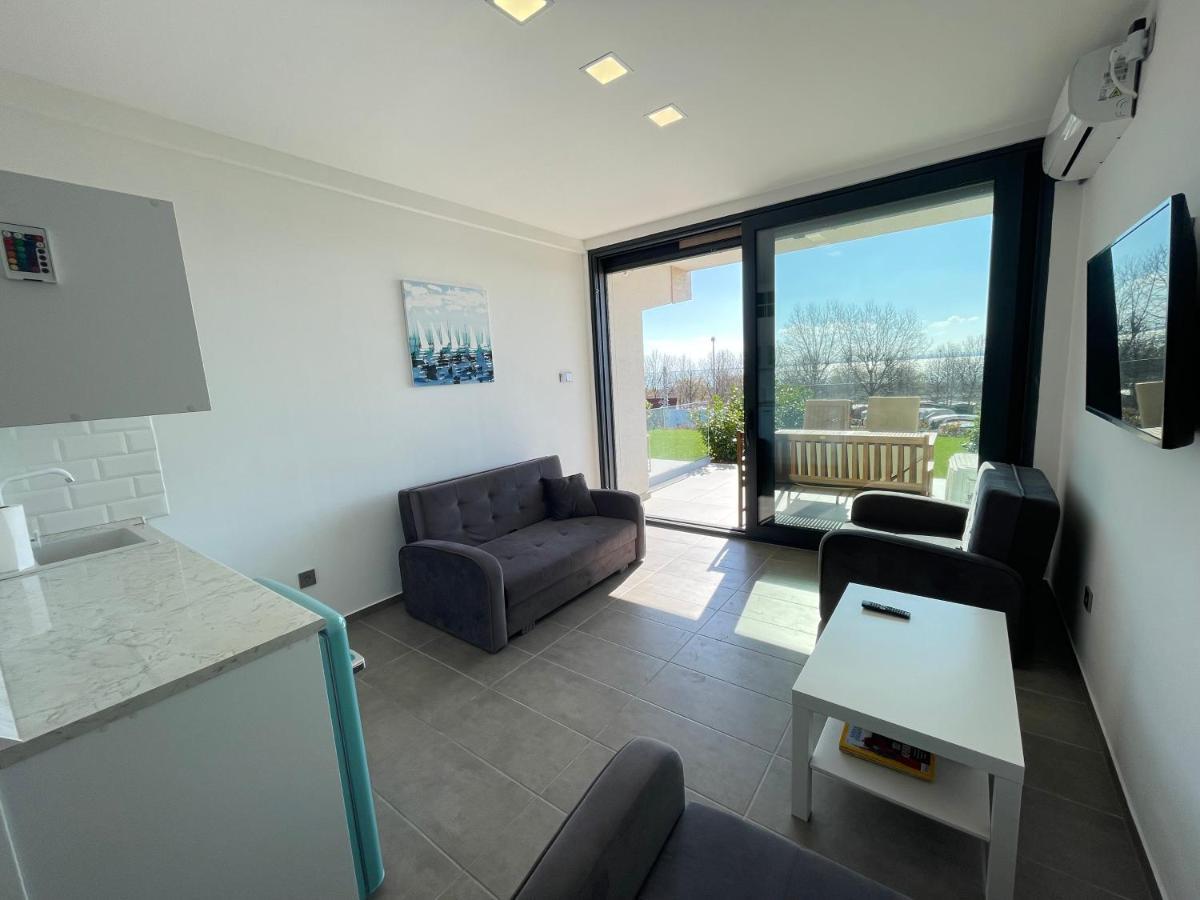 Club Panorama Studio - Pool, Garden Apartment Alsoors Exterior photo