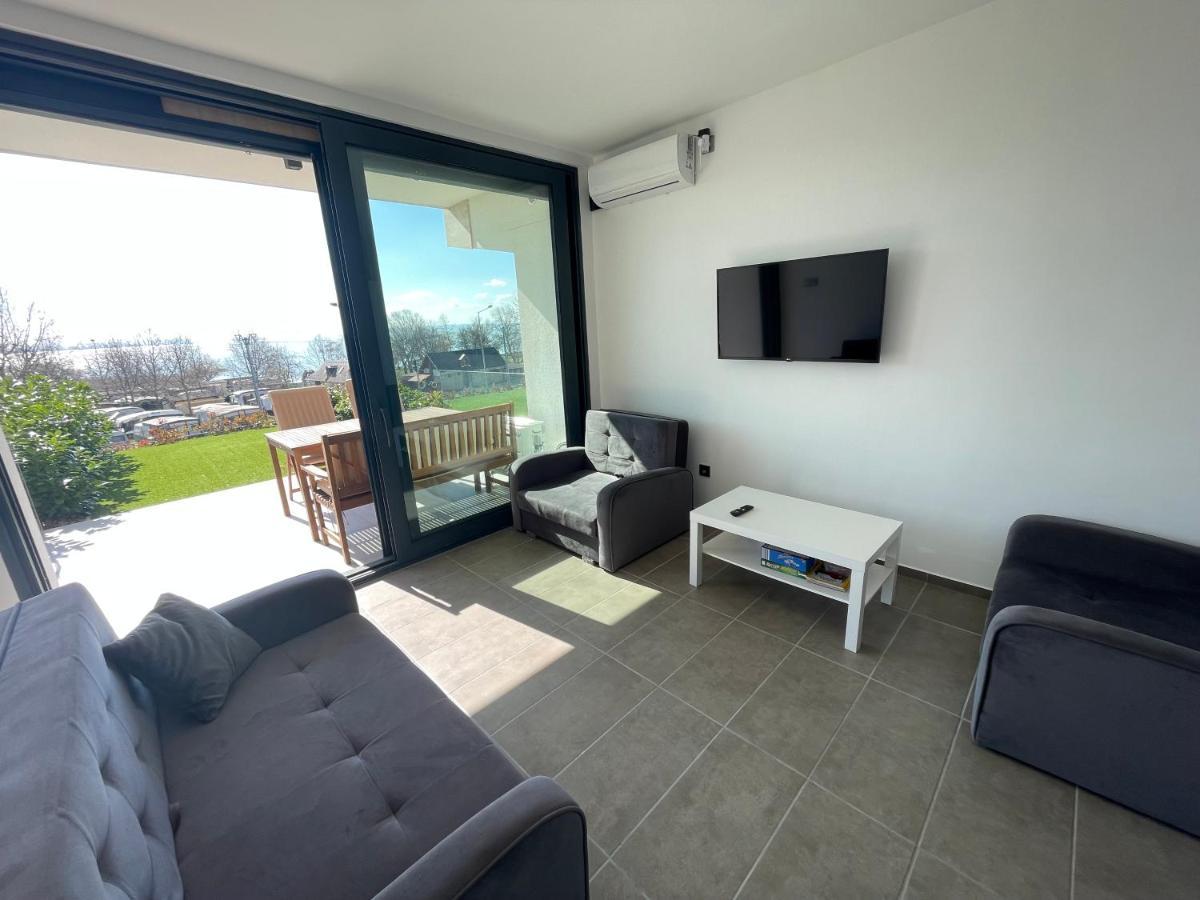 Club Panorama Studio - Pool, Garden Apartment Alsoors Exterior photo