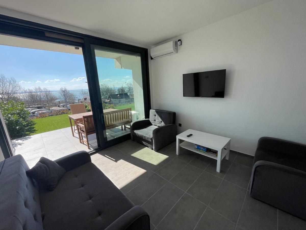 Club Panorama Studio - Pool, Garden Apartment Alsoors Exterior photo